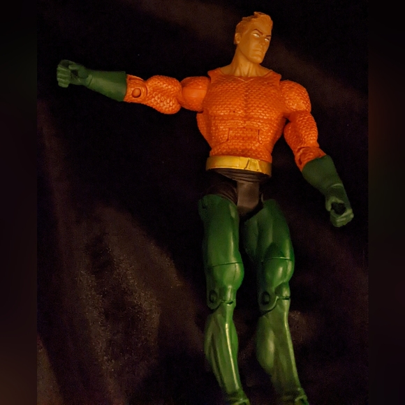 Aquaman DC Action Figure - Picture 4 of 6